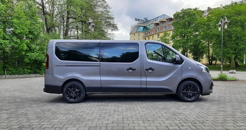 Renault Trafic cena 82900 przebieg: 184400, rok produkcji 2017 z Biała małe 704